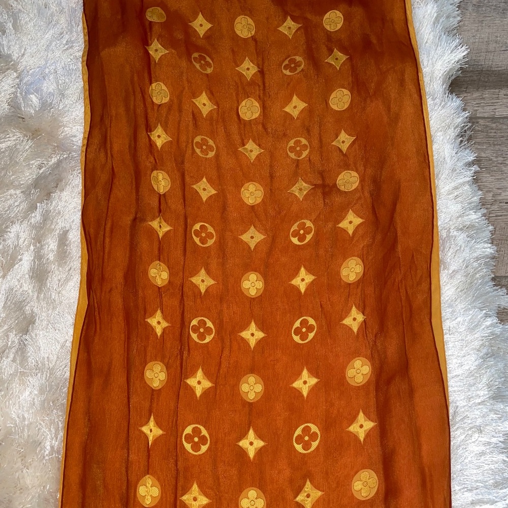Louis Vuitton Monogram Silk BrownDouble GentlyUsed - Picture 4 of 13